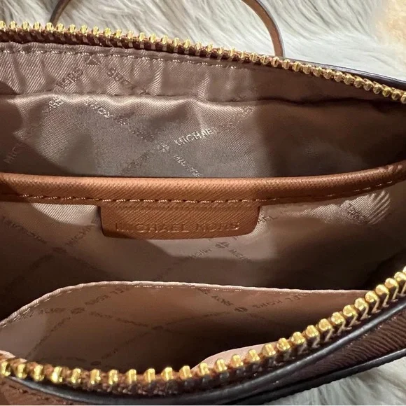 Michael Kors Large Jet Set Charm. EW Crossbody bag. New with tags - Picture 10 of 10